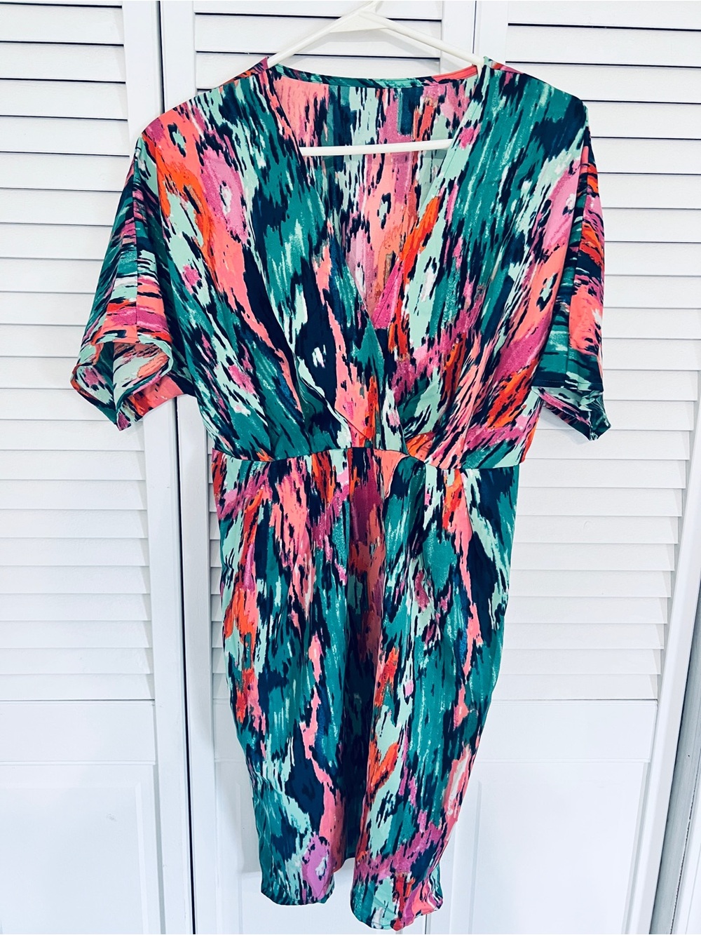 Cupshe Teal, Pink & Coral Abstract V-Neck Dress